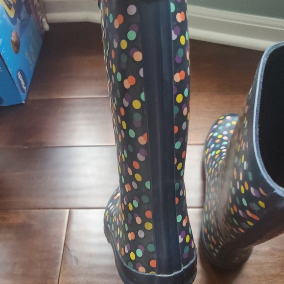 Rain boots size 7 women's polkadot only worn twice - Picture 4 of 5
